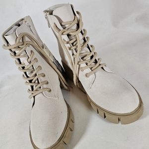 Women's Universal Thread White Kolbi size 9